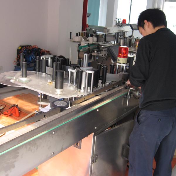 నీటి సీసాల కోసం బాటిల్ సెపరేటర్‌తో సిమెన్స్ పిఎల్‌సి ఆటోమేటిక్ లేబులింగ్ మెషిన్