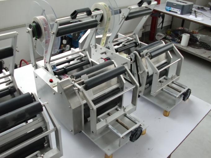 స్వీయ అంటుకునే స్టిక్కర్ రౌండ్ బాటిల్ ఆటోమేటిక్ లేబులింగ్ మెషిన్ 220 వి