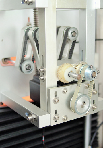 క్యాప్ మరియు బాడీ సీలింగ్ రెండు తలలతో స్లీవ్ లేబులింగ్ యంత్రాన్ని కుదించండి