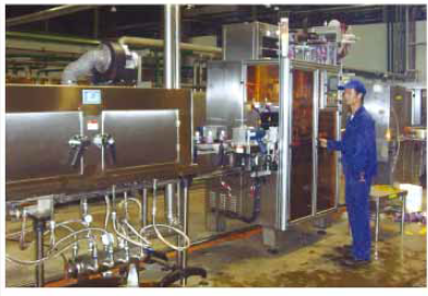 పివిసి మరియు పిఇటి బాటిళ్ల కోసం వాటర్‌ప్రూఫ్ మరియు రస్ట్‌ప్రూఫ్ ష్రింక్ స్లీవ్ లేబుల్ మెషిన్