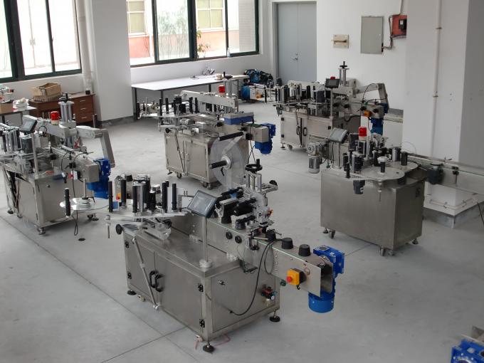 స్క్వేర్ బాటిల్ డబుల్ సైడ్ హారిజాంటల్ లేబులింగ్ మెషిన్ రెగ్యులర్ లేదా సక్రమంగా లేని కంటైనర్