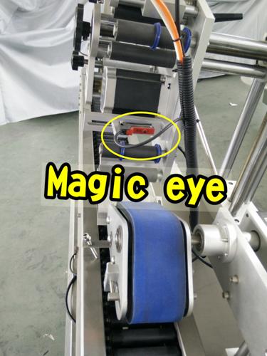 చిన్న రౌండ్ సీసాల కోసం హై స్పీడ్ డెల్టా సర్వో లేబులింగ్ మోటార్ డ్రైవర్ వైయల్ లేబులింగ్ యంత్రం