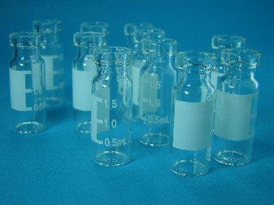 సిరప్ సెల్ఫ్ అంటుకునే రౌండ్ బాటిల్ స్టిక్కర్ లేబులింగ్ మెషిన్ 2000 X 1100 X 1300 Mm