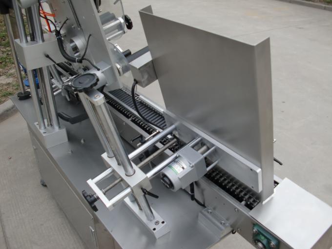 హై స్పీడ్ స్మాల్ రౌండ్ డబ్బాలు లేబుల్ అంటుకునే యంత్రం, సౌందర్య సాధనాల కోసం కంటి బ్లాక్ బాటిల్ లేబుల్ స్టిక్కర్ మెషిన్