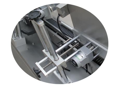 పేపర్ ట్యూబ్ లేబులింగ్ మెషిన్ 500 రోలర్ లే స్వీయ అంటుకునే ఫాబ్రిక్ స్టిక్కర్ లేబుల్