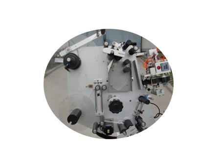 పేపర్ ట్యూబ్ లేబులింగ్ మెషిన్ 500 రోలర్ లే స్వీయ అంటుకునే ఫాబ్రిక్ స్టిక్కర్ లేబుల్