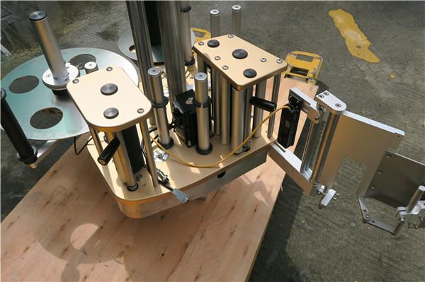 భ్రమణ ఫంక్షన్‌తో హై స్పీడ్ రోటరీ స్టిక్కర్ లేబులింగ్ మెషిన్