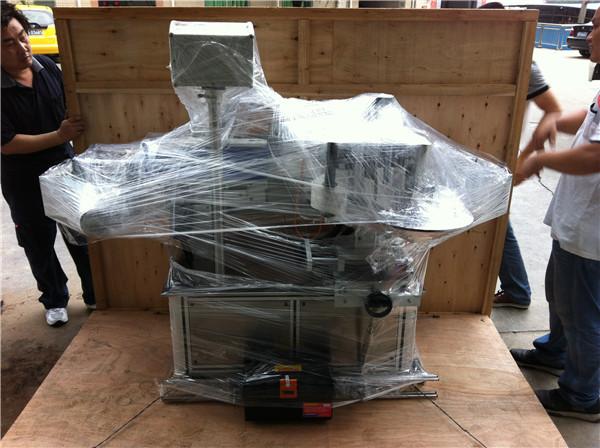 స్క్వేర్ / రౌండ్ / ఫ్లాట్ వాటర్ బాటిల్స్ కోసం 45 మీ / మిన్ స్పీడ్ స్టిక్కర్ లేబుల్ అప్లికేటర్