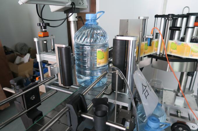 5 ఎల్ డ్రింకింగ్ వాటర్ రౌండ్ బాటిల్ స్టిక్కర్ లేబులింగ్ మెషిన్, సెల్ఫ్ అంటుకునే లేబుల్ అంటుకునే యంత్రాలు