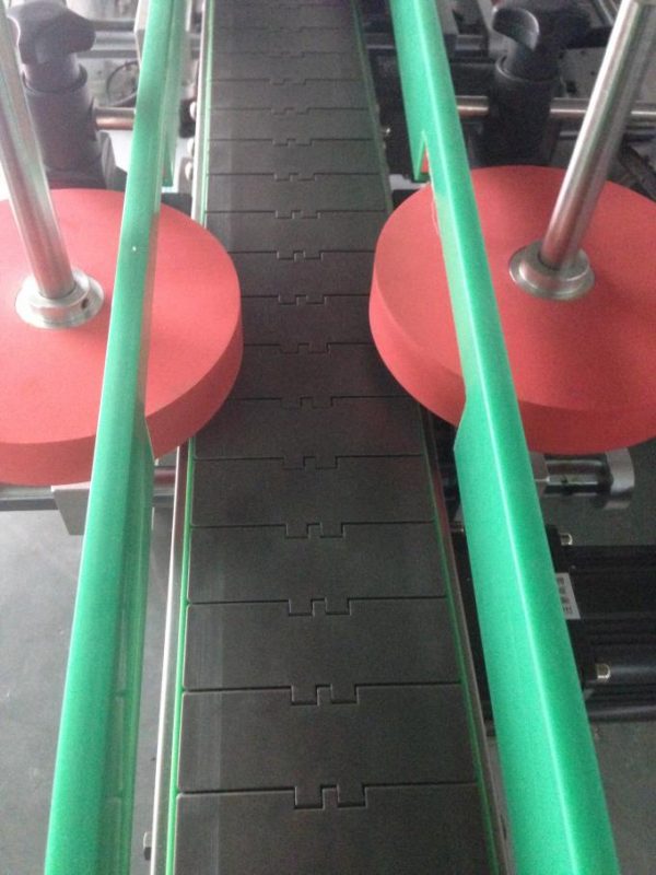 రౌండ్ / స్క్వేర్ / సుబులిఫాం బాటిల్ కోసం ఆటోమేటెడ్ లేబుల్ అప్లికేటర్