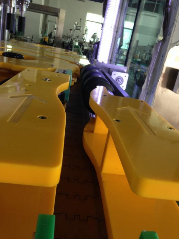 హై ప్రొడక్షన్ వైన్ / బీర్ బాటిల్ లేబులింగ్ మెషిన్, రౌండ్ బాటిల్ లేబులర్