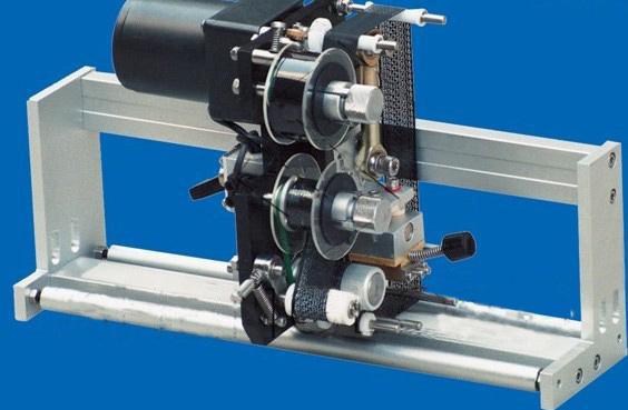 హై స్పీడ్ డబుల్ సైడ్ స్టిక్కర్ లేబుల్ అప్లికేటర్, రౌండ్ / స్క్వేర్ / ఫ్లాట్ బాటిల్స్ కోసం ఆటోమేటిక్ లేబులింగ్ మెషిన్