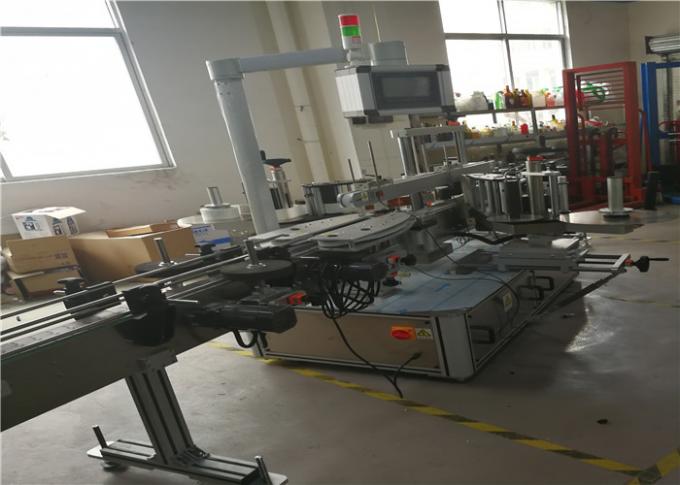 కెమికల్, వాటర్ ప్లాస్టిక్ బాటిల్ స్టిక్ 3 లేబుల్స్ కోసం సెల్ఫ్ అంటుకునే స్టిక్కర్ లేబులింగ్ మెషిన్