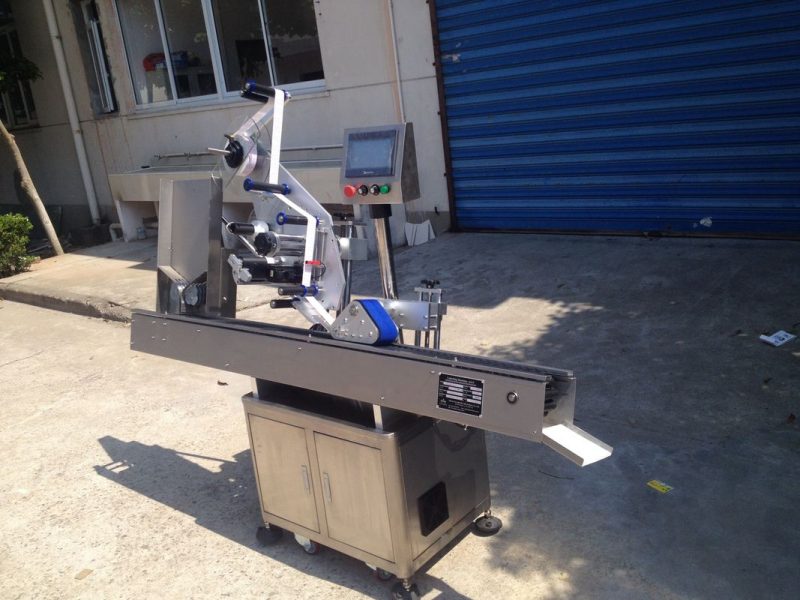 లిప్ స్టిక్ సౌందర్య సాధనాల సరఫరాదారు కోసం చైనా 12-25 మిమీ వ్యాసం రౌండ్ బాటిల్ సెల్ఫ్ అంటుకునే స్టిక్కర్ ఆటోమేటిక్ లేబులింగ్ మెషిన్