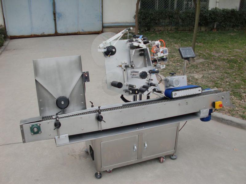 చైనా కన్వేయర్ మోటర్ హెచ్‌వై బ్రాండ్ వైయల్ లేబులింగ్ మెషిన్, ఎలక్ట్రానిక్స్ సరఫరాదారు కోసం 7 వ బ్యాటరీ లేబుల్ స్టిక్కర్ మెషిన్