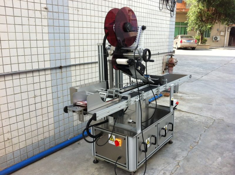 చైనా ఎలక్ట్రిక్ డ్రైవ్ టాప్ లేబులింగ్ మెషిన్, సెల్ఫ్ అంటుకునే స్టిక్కర్ లేబులింగ్ మెషిన్ సరఫరాదారు