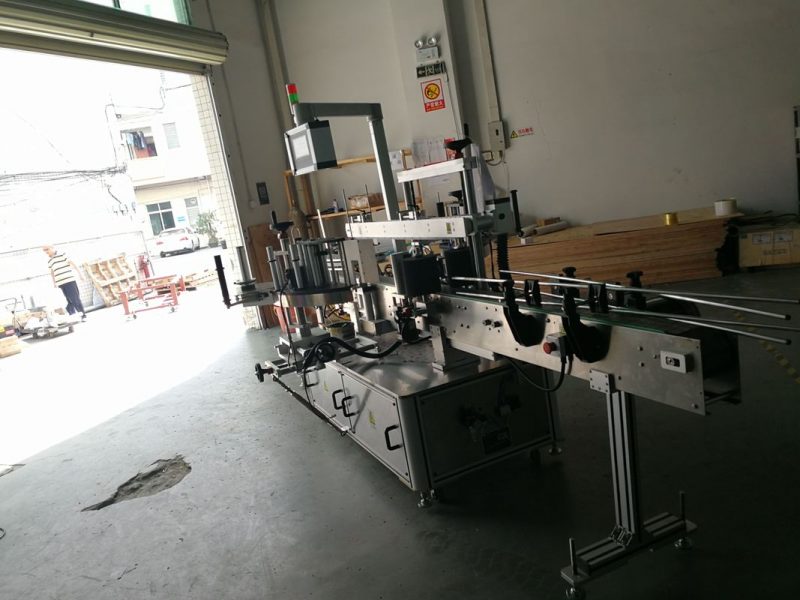 చైనా డబుల్ ఫేస్ రౌండ్ బాటిల్ స్టిక్కర్ లేబులింగ్ మెషిన్, లేబుల్ వెడల్పు 190 మిమీ సరఫరాదారు