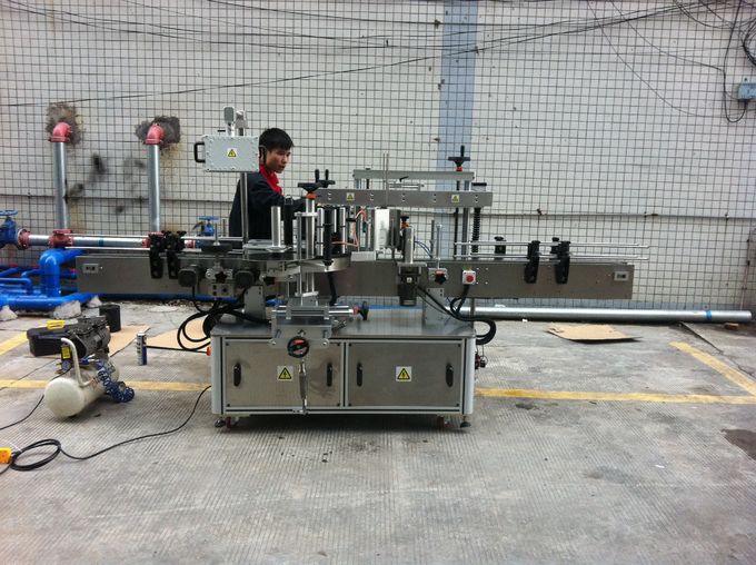 పెంపుడు సీసాల ముందు మరియు వెనుక కోసం పూర్తి ఆటోమేటిక్ అంటుకునే రౌండ్ బాటిల్ లేబులింగ్ మెషిన్