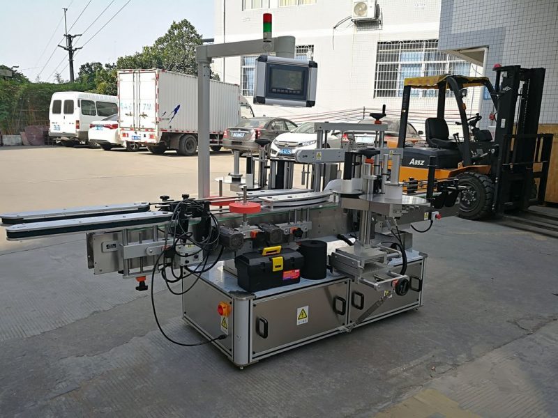 చైనా షాంపూ బాటిల్ డబుల్ సైడ్ స్టిక్కీ లేబులింగ్ మెషిన్ పూర్తి ఆటోమేటిక్ సరఫరాదారు